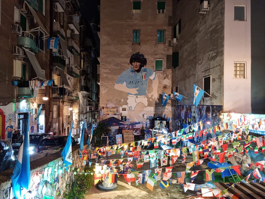 Murale nel centro storico di Napoli